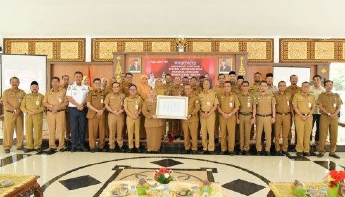 Terapkan Reward dan Punishment, Bupati Kasmarni melakukan Evaluasi terhadap SAKIP