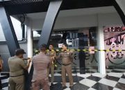 Ambil Langkah Tegas Diduga Langgar Perda, Satpol PP Pekanbaru Segel Axelle KTV