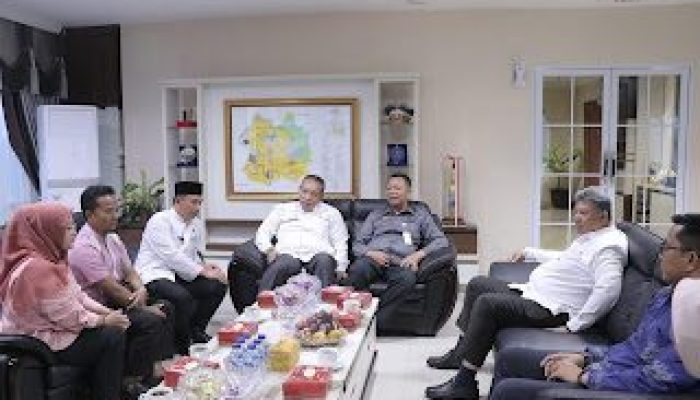 Sekdako Pekanbaru Diskusi Bersama Walikota Solok Membahas Undangan Panen Raya dan Pembangunan RSUD