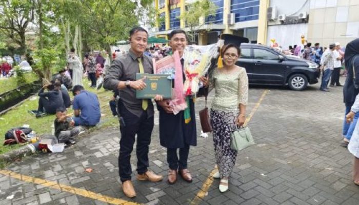 Tangis Bahagia Iwan Halawa atas Wisuda Anak Sekaligus Peresmian Kantor Media, LSM dan Yayasan