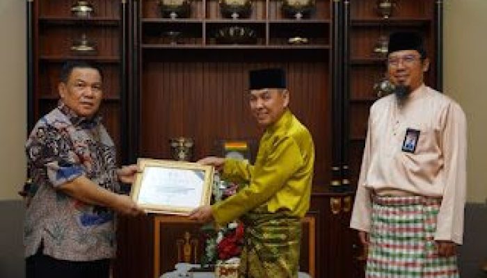 Raih Kategori Kualitas Tertinggi, 5 OPD Riau Terima Penghargaan Penyelenggara Pelayanan Publik Pemda Tahun 2023