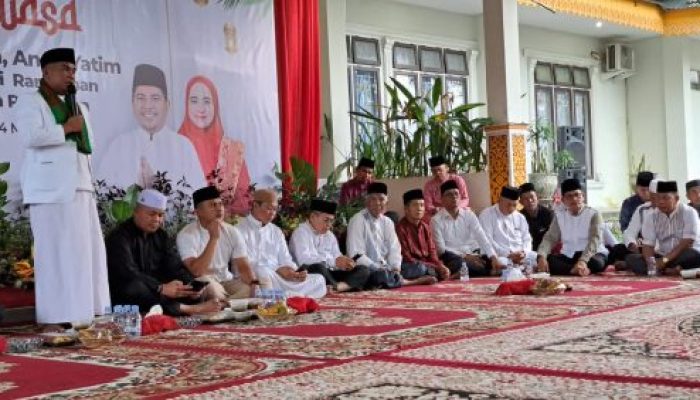 Padati Rumah Dinas Bupati, Ribuan Masyarakat Pelalawan Ikuti Acara Buka Puasa Bersama