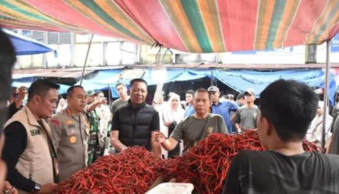 Sambangi Sejumlah Pasar, Danrem 031/WB Memonitoring Stabilitas Harga Bahan Pokok Selama Bulan Ramadhan
