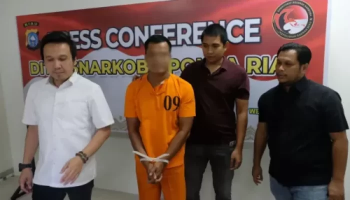 Berantas Narkoba, Ditresnarkoba Polda Riau Gerebek Sebuah Rumah di Jl Pangeran Hidayat Pekanbaru