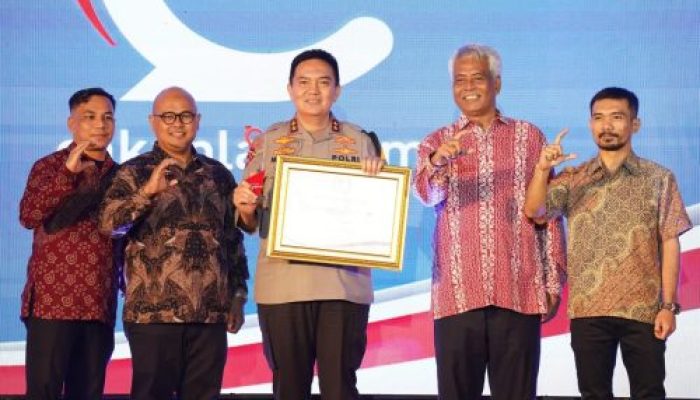 Kapolda Riau Irjen (Pol) M. Iqbal Raih Penghargaan Kategori Pejabat Publik Humanis dari Cakaplah Award 2024