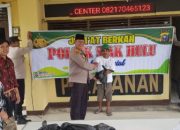 Laksanakan Giat Jum’at Berkah dan Curhat, Kapolsek Siak Hulu Bersama PT ABL Berbagi Sembako untuk Warga Desa Pangkalan Baru