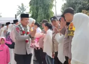Lakukan Kunjungan Ke Mapolsek Ukui, Kapolres Pelalawan Menyampaikan Himbauan Kamtibmas