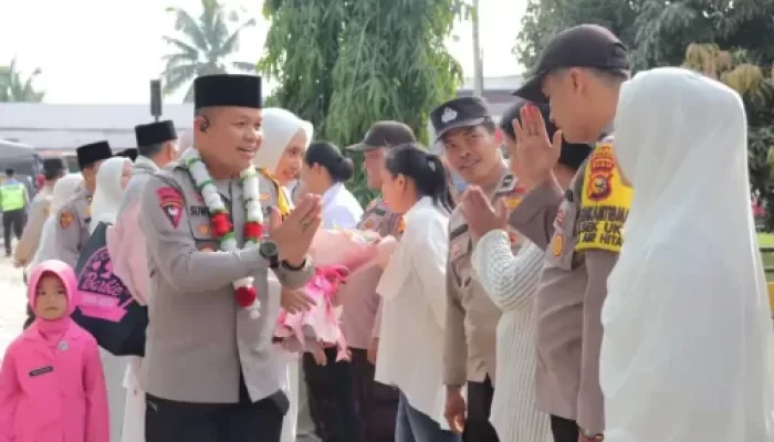Lakukan Kunjungan Ke Mapolsek Ukui, Kapolres Pelalawan Menyampaikan Himbauan Kamtibmas