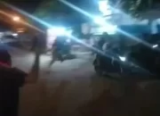 Polisi Membubarkan Puluhan Remaja yang akan Tawuran saat Tarawih