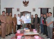 Bukti Kehadiran Pemerintah, Pemkab Dairi Serahkan Santunan Kepada Keluarga Alm. Lamtambahna Berutu