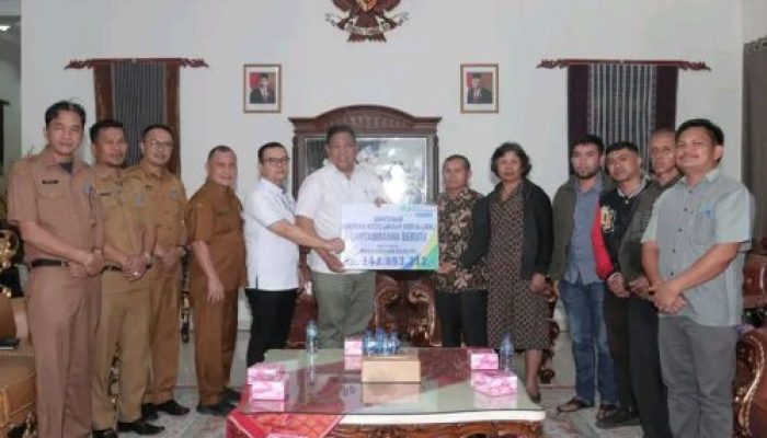 Bukti Kehadiran Pemerintah, Pemkab Dairi Serahkan Santunan Kepada Keluarga Alm. Lamtambahna Berutu
