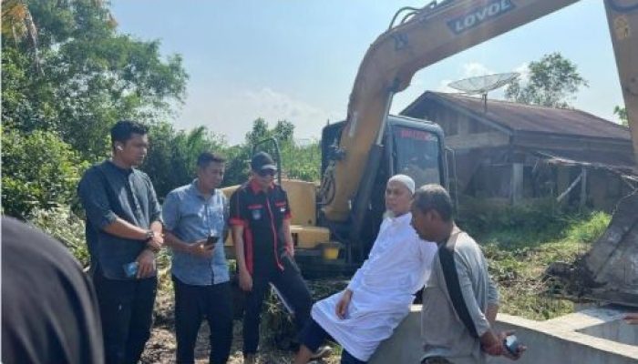 Banjir Rob di Dumai, Walikota H. Paisal Meninjau Langsung Proses Penanggulangannya
