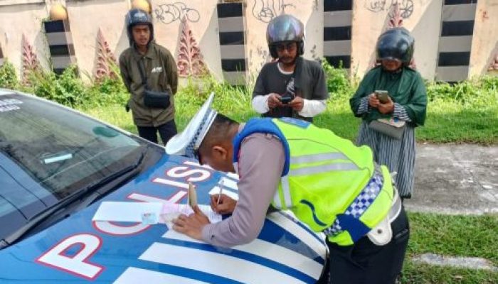 Selama dua hari Operasi Keselamatan Lancang Kuning 2024, Ditlantas Polda Riau menindak sebanyak 3273 pelanggaran, Didominasi Tidak Mengenakan Helm SNI