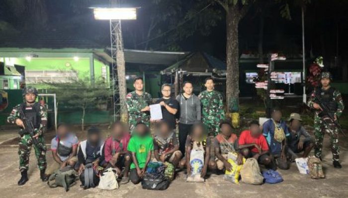 Lewati Jalur Ilegal, Satgas Yonif 122/TS Berhasil Amankan 10 Warga Negara Asing di Perbatasan RI-PNG
