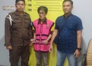 Tim Penyidik Kejagung Menahan Direktur PT SMIP Terkait Kasus Korupsi Impor Gula di Pekanbaru