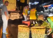 Turun Langsung Ke Lapangan, Suwandi Bersama Tenaga Kebersihan Lakukan Pembersihan Tumpukan Sampah di Sepanjang Jalan Lintas Riau-Sumut