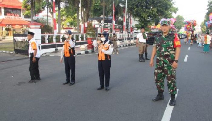 Berikan Rasa Aman dan Nyaman, Anggota Kodim 0808/Blitar Lakukan Pengamanan Salat Idul Fitri 1445 H