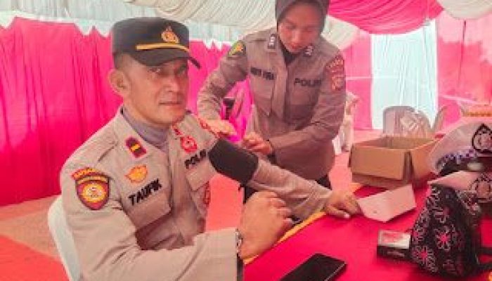 Tim Dokkes Polres Kampar Laksanakan Pemeriksaan Kesehatan Personel Pos PAM Ops Ketupat Lancang Kuning 2024