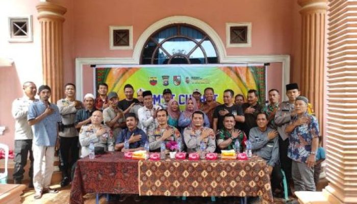 Tampung Aspirasi Dari Masyarakat, Polresta Pekanbaru Bersama Polsek Rumbai Pesisir Laksanakan Kegiatan “Jum’at Curhat di Sungai Ukai