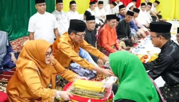 Kajati Riau Terima Gelar Adat ‘Datuk Seri Lela Setia Junjungan Negeri’ Dari LAM Riau