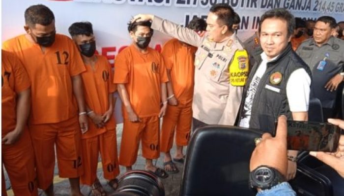 Kapolda Riau dan Jajaran Berhasil Menangkap Gembong Utama Pemasok Narkoba di Riau
