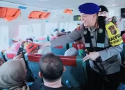 Lakukan Patroli Perairan, Kapolda Riau dan Ditpolairud Cegat ‘Speedboat Naga Line’ Untuk Pastikan Kemanan dan Kenyamanan Arus Balik Lebaran 2024