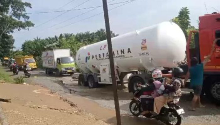 Anggaran Rekontruksi Jalan Capai 42 Miliyar Lebih, Kondisi Jalan Tapung-Tandun KM 65 Rusak Parah