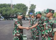 Pangdam V/Brawijaya Memimpin Apel Pemberangkatan Cuti Bersama dan Menyerahkan Paket Bingkisan Ke Anggotanya