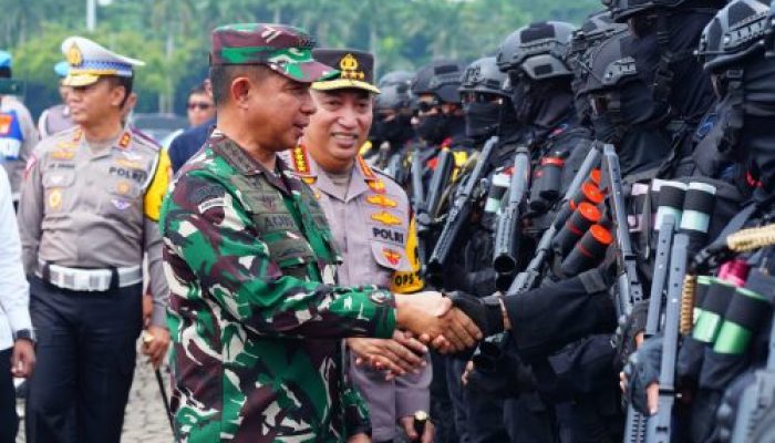Pengamanan Idul Fitri 1445 H, Panglima TNI Bersama Kapolri Memimpin Apel Gelar Pasukan Operasi “Ketupat-2024”