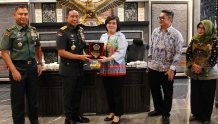 Audiensi Sekaligus Halal Bihalal, Panglima TNI Terima Kunjungan Dari Komnas HAM di Mabes TNI Cilangkap