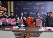 Polres Kampar Laksanakan Ekpos Terhadap Pelaku Pembunuhan Nenek di Desa Ganting Damai