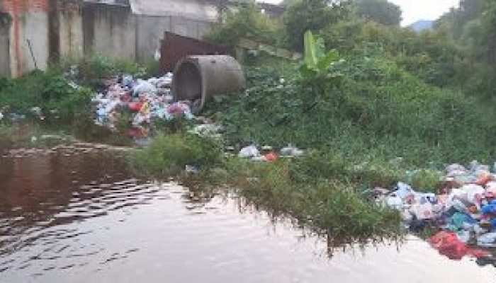 Penumpukan Sampah Di Jalan Gulama Pekanbaru, Mengeluarkan Bau Busuk, Pengguna Jalan Terganggu