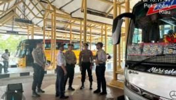 Ciptakan Rasa Aman dan Nyaman, Personil Subsatagas Samapta Ops KLK 2024 Lakukan Patroli Di Pusat Perbelanjaan dan Tempat Keramaian