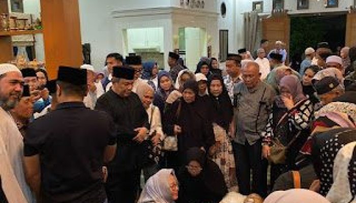 Kabar Duka, Mantan Bupati Inhil Indra Muchlis Adnan Wafat, Pj Gubri Melayat Ke Rumah Duka di Jalan Bata Pekanbaru
