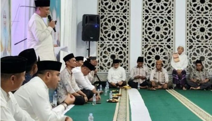 Membangun Keakraban dan Kebersamaan, Pj Walikota Pekanbaru Muflihun Laksanakan Safari Ramadhan Ke Masjid Darul Mukhlisin