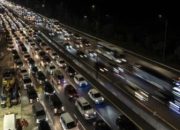 Hadapi Pucak Arus Balik, Polri Terapkan Contraflow Di Tol Cikampek Km 70-47 Arah Ke Jakarta