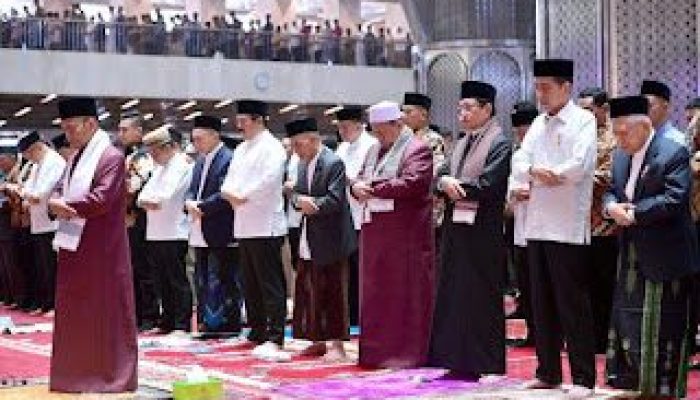 Presiden Jokowi dan Ibu Negara Laksanakan Salat Idulfitri 1445 H di Masjid Istiqlal Bersama Kaesang Pangarep