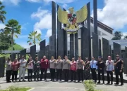 Wakapolda Kalbar Melakukan Kunker Ke Satgas Pamtas RI-Malaysia Yonarmed 16/TK Untuk Meninjau Pengawasan Perbatasan di PLBN Entikong