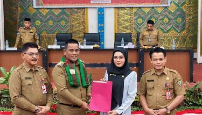 Sebanyak 280 PPPK Tenaga Guru dan Kesehatan Dilantik Bupati Pelalawan di Gedung Daerah Datuk Laksamana Mangkudiraja