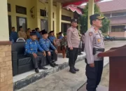 Pelaksanaan Upacara Bendera Memperingati Hardiknas di Kantor Camat Kuantan Hilir, Dilaksanakan Oleh Personel Polsek Kuantan Hilir