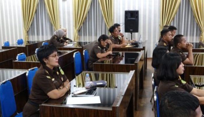 Berfokus Pada 3 Indeks, Kejati Sumut Beserta Jajaran Ikuti Kegiatan Halo RB Secara Virtual Dari Aula Sasana Cipta Kerta