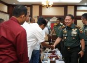 Berhasil Kawal Pemilu di Jatim, Pangdam V/Brawijaya Mayjen TNI Rafael Terima Penghargaan Prapanca Award dari PWI Jatim