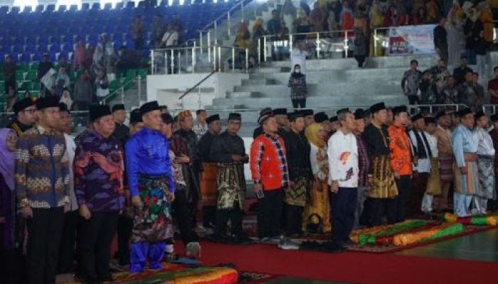 Banjiri GOR Remaja Riau, Puluhan Ribu Masyarakat Kampar Hadiri Perayaan Bagholek Godang 2024 di Pekanbaru