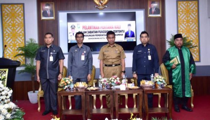 Pj Sekda Kampar Wakili Pj Bupati Kampar Lantik Pejabat Fungsional Pemkab Kampar di Aula Bappeda Kampar