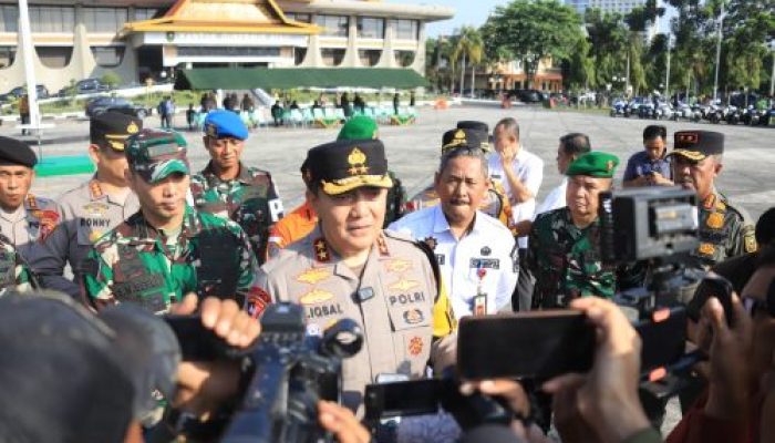 Persiapan Kedatangan Presiden Jokowi Ke Riau, Polda Riau Gelar Apel Kesiapan Pasukan di halaman Kantor Gubernur