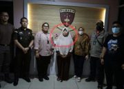 Tim Gabungan Satgas SIRI Jamintel Kejagung Berhasil Amankan DPO Terpidana Korupsi Hayati Gani Di Kediamannya