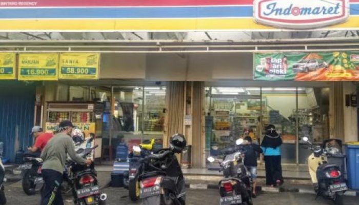 Bikin Melongo, Gaji Tukang Parkir Di Jakarta Diatas UMR, Tukang Parkir Minimarket Bisa Beli Mobil Baru