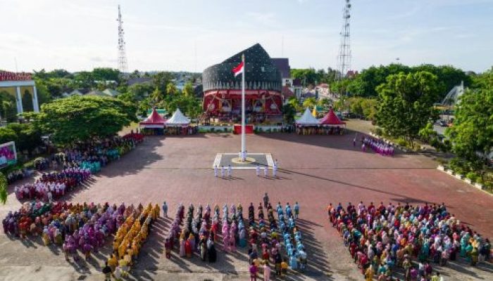 Upacara Peringatan Hardiknas 2024 Dipimpin Bupati Bengkalis di Lapangan Tugu Bengkalis