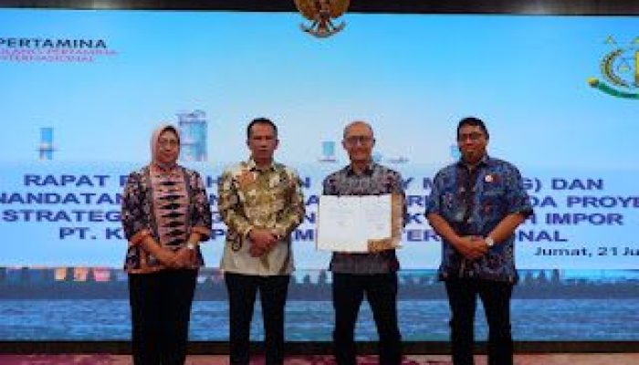 Hadiri Entry Meeting, Direktur PPS JAM Intel-PT KPI Lakukan Penandatanganan Pakta Integritas Pengadaan Minyak Mentah Impor