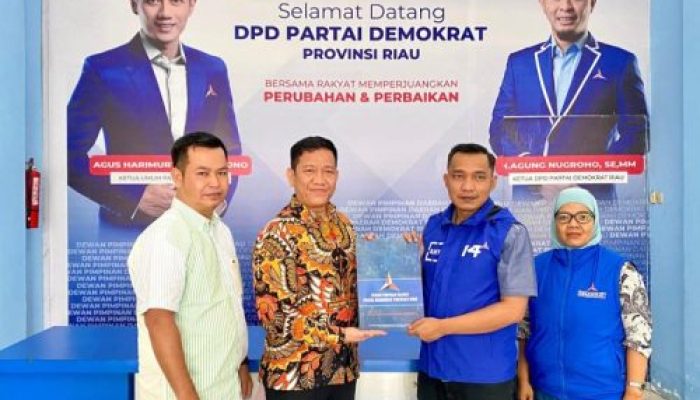 Utus Datuk Budi Ambil Formulir Pendaftaran di Kantor Partai Demokrat, HM. Wardan Resmi Ikut di Kontestasi Pilkada Riau 2024